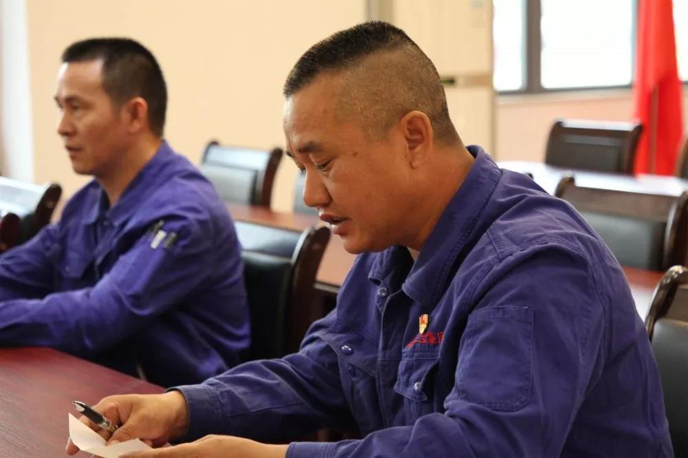 黨員立潮頭，領(lǐng)跑當(dāng)先鋒｜王發(fā)根：水火交融鑄就百煉成鋼