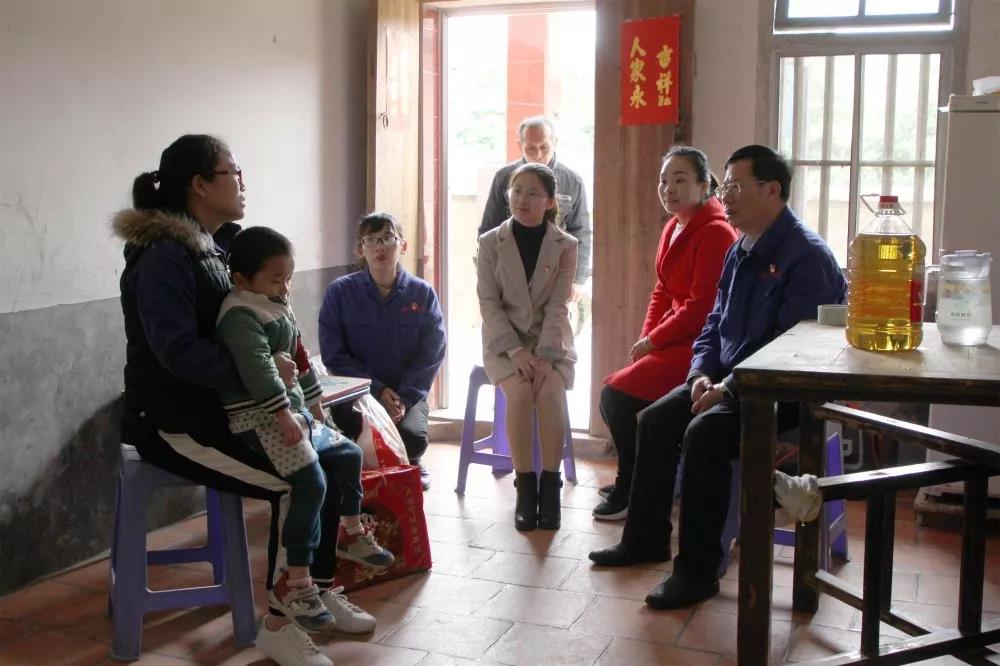 三寶集團(tuán)黨委開展“暖心工程”，走訪慰問困難黨員和職工